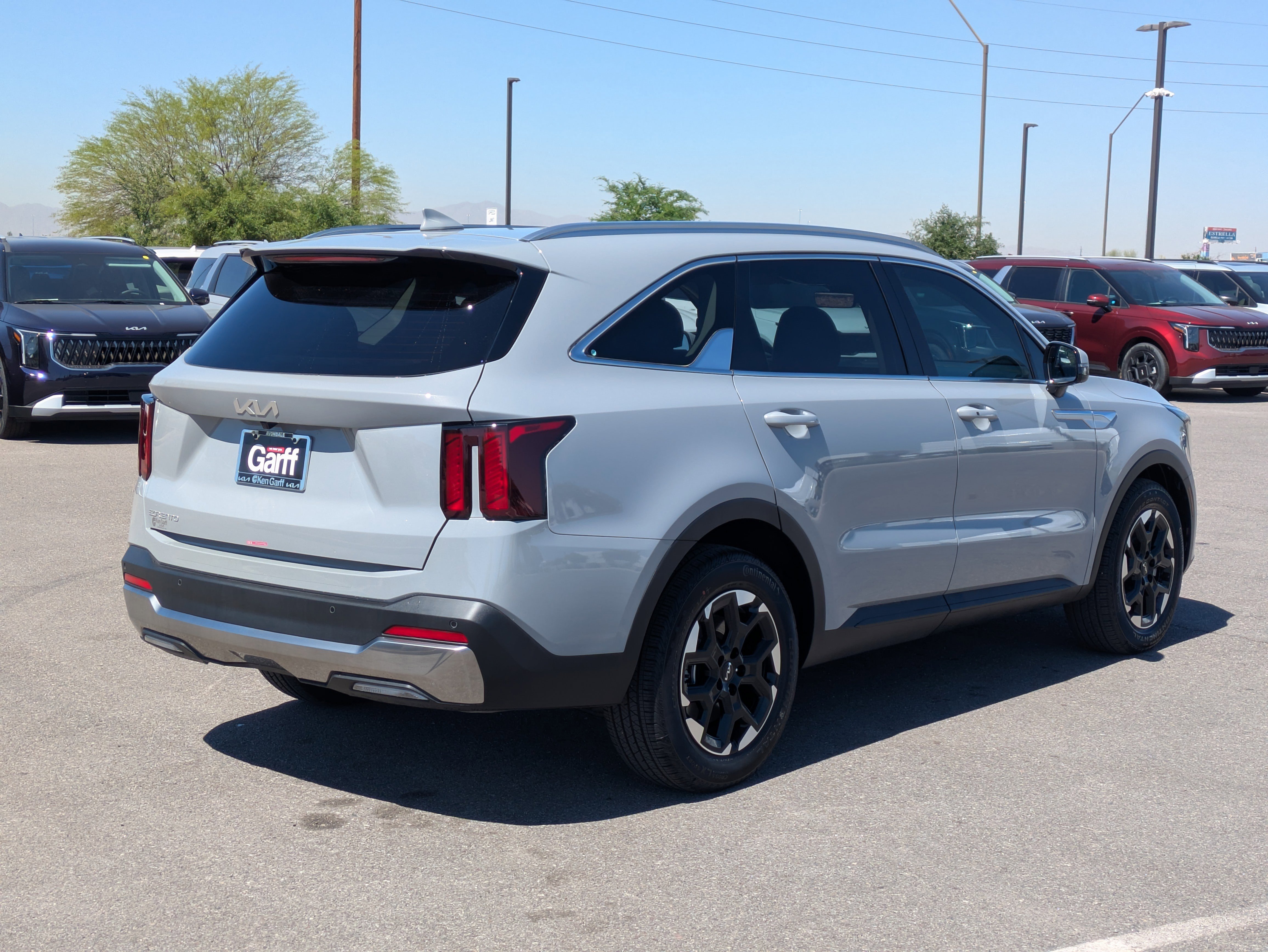 Certified 2025 Kia Sorento S w/ Panoramic Sunroof Package image 5