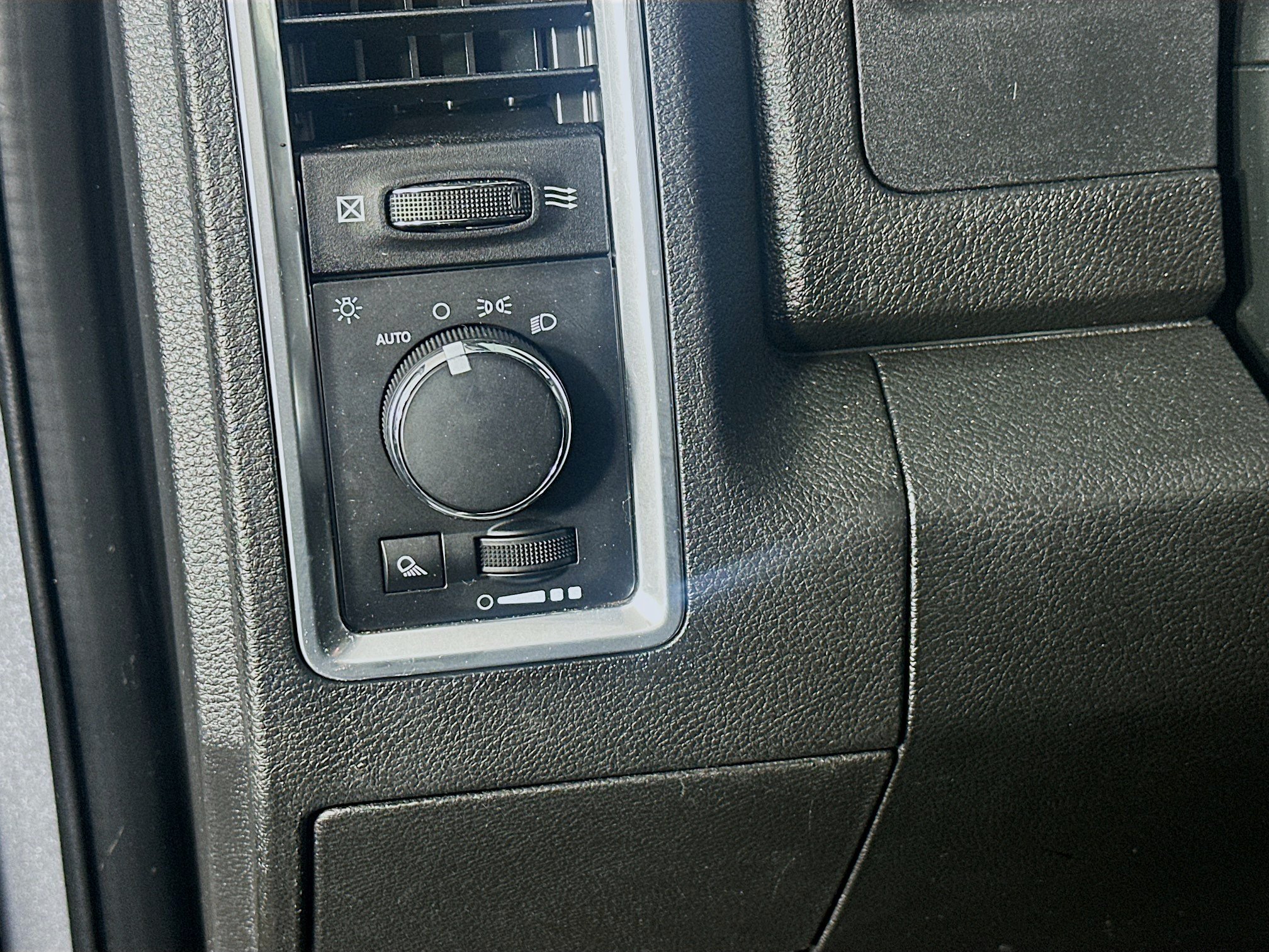 Used 2021 RAM 1500 Warlock AWD/4WD image 16