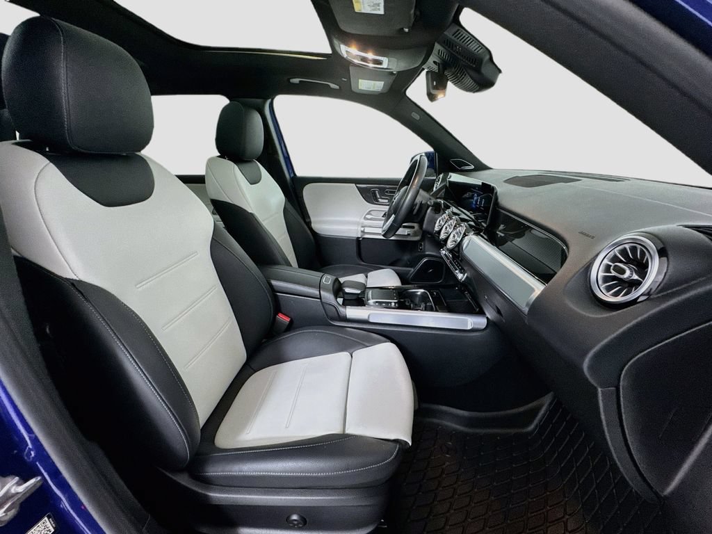 Used 2021 Mercedes-Benz GLB 250 4MATIC image 30