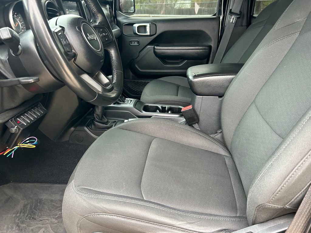 Used 2022 Jeep Gladiator Willys image 11