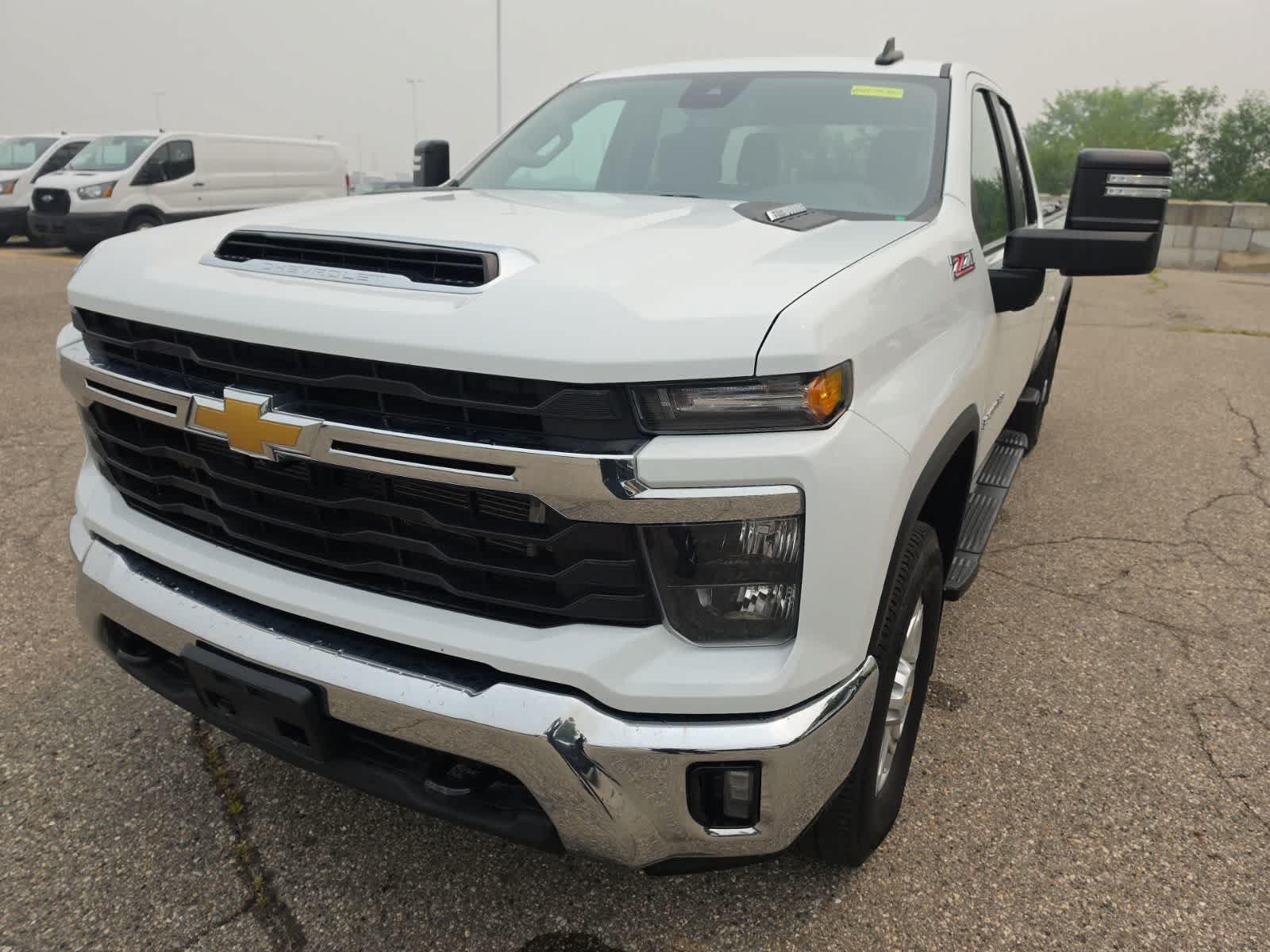Used 2024 Chevrolet Silverado 3500 LT w/ True North Edition AWD/4WD image 2