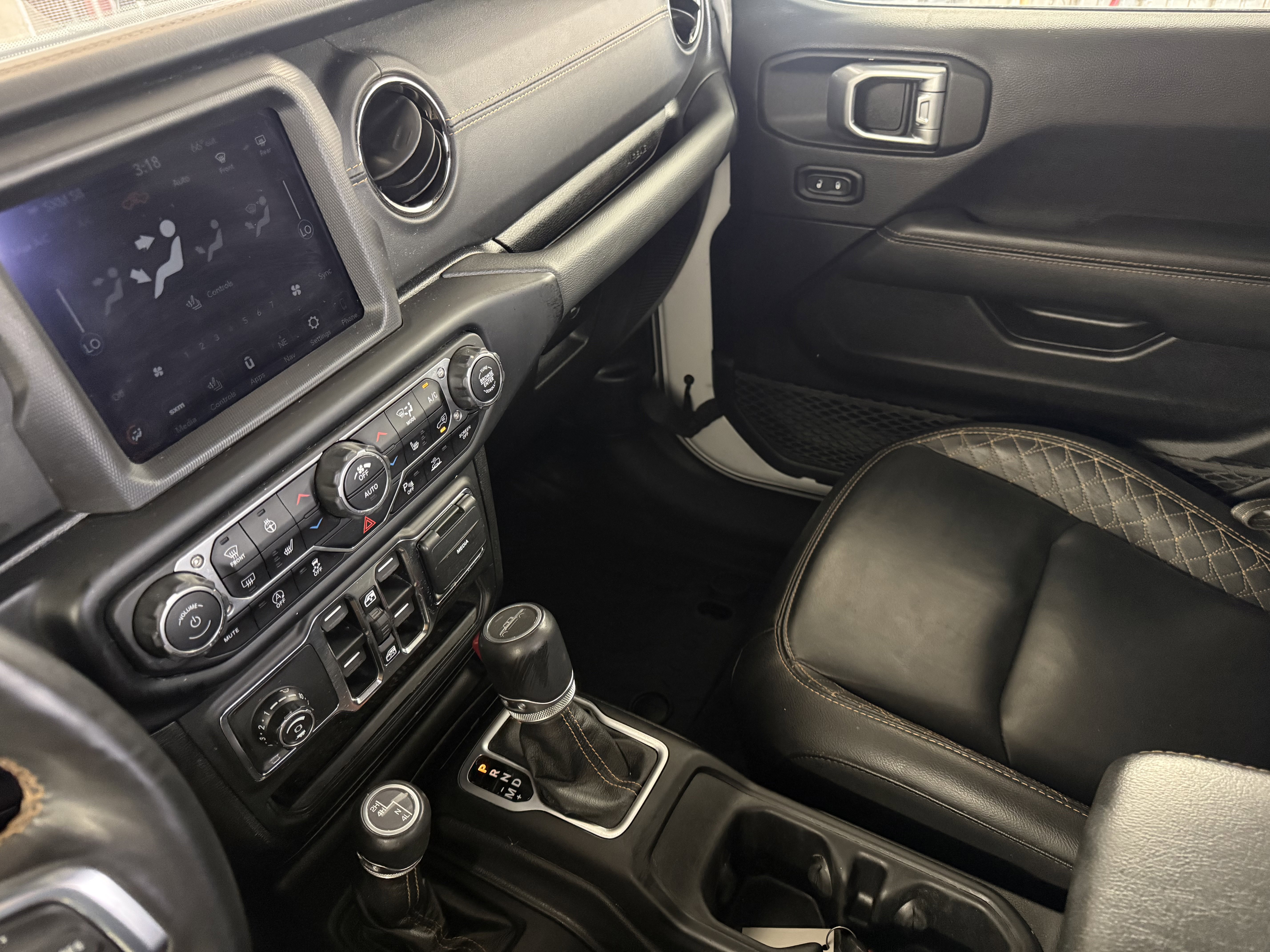 Used 2021 Jeep Gladiator Overland AWD/4WD image 13