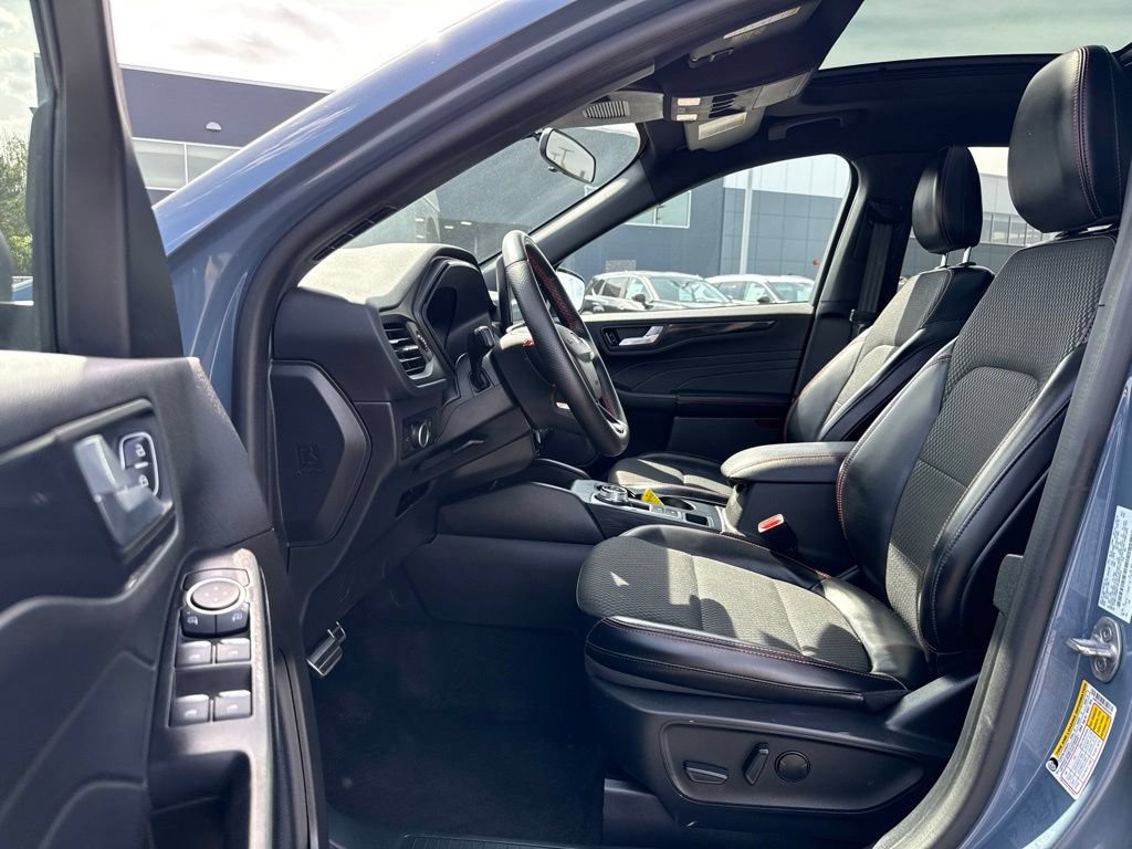 Used 2024 Ford Escape ST-Line w/ Tech Pack #1 AWD/4WD image 6