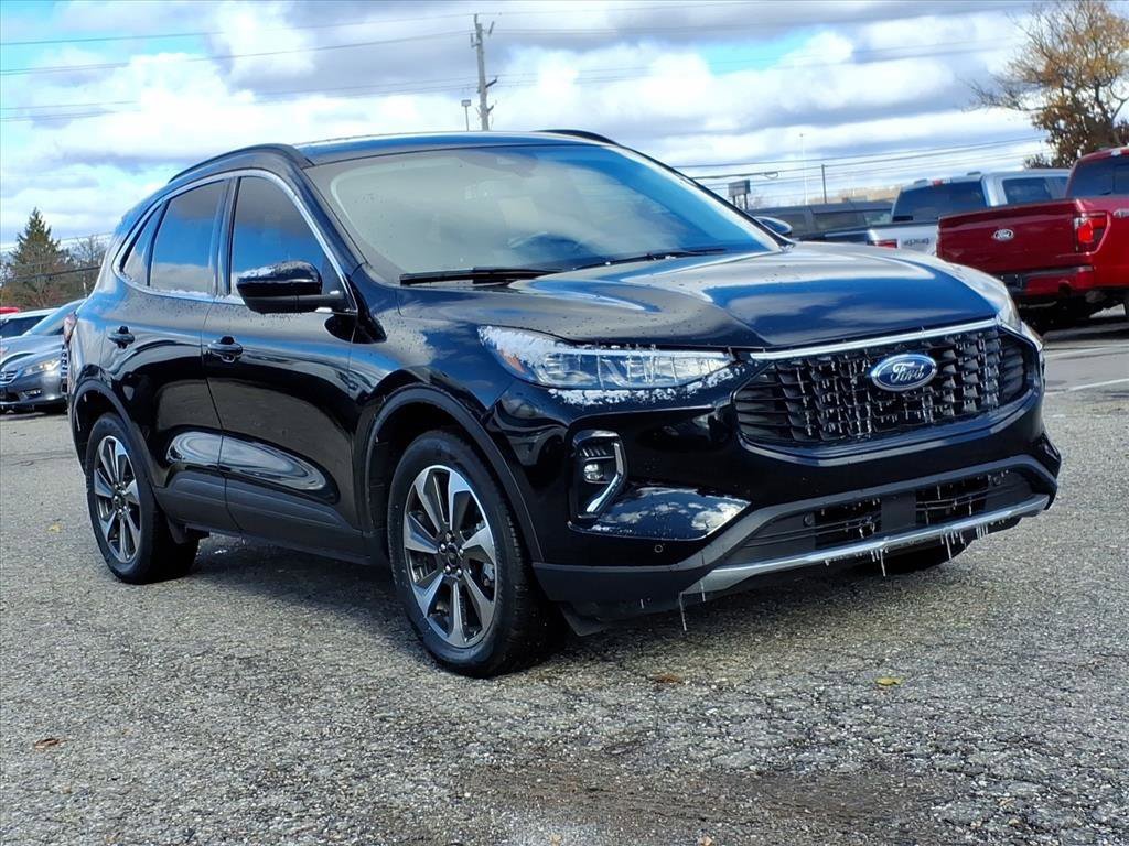 Used 2023 Ford Escape Platinum image 7