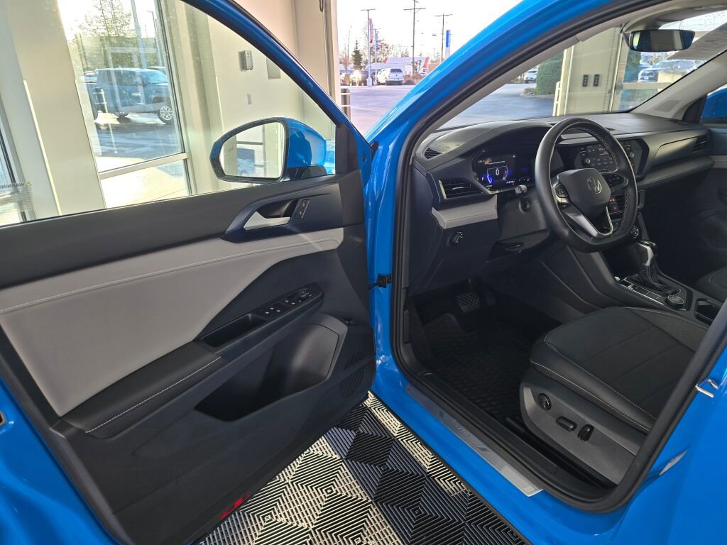 Used 2024 Volkswagen Taos SE image 20