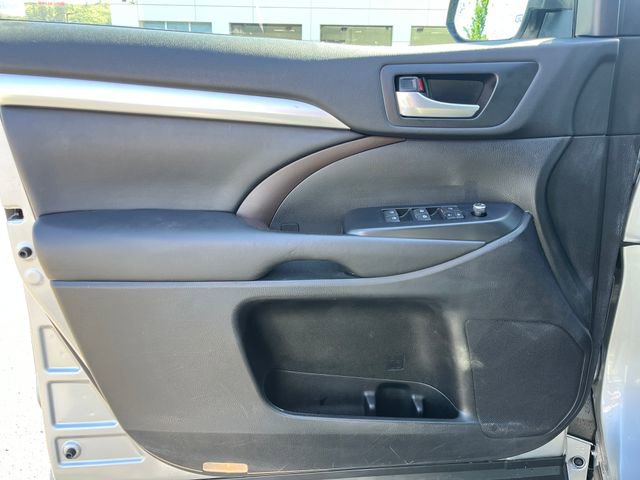 Used 2018 Toyota Highlander XLE AWD/4WD image 15