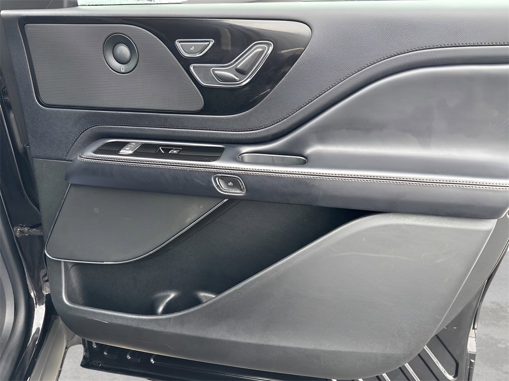 Used 2020 Lincoln Aviator Reserve w/ Elements Package Plus image 10