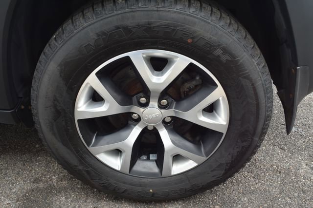Used 2018 Jeep Cherokee Trailhawk w/ Cold Weather Group AWD/4WD image 45
