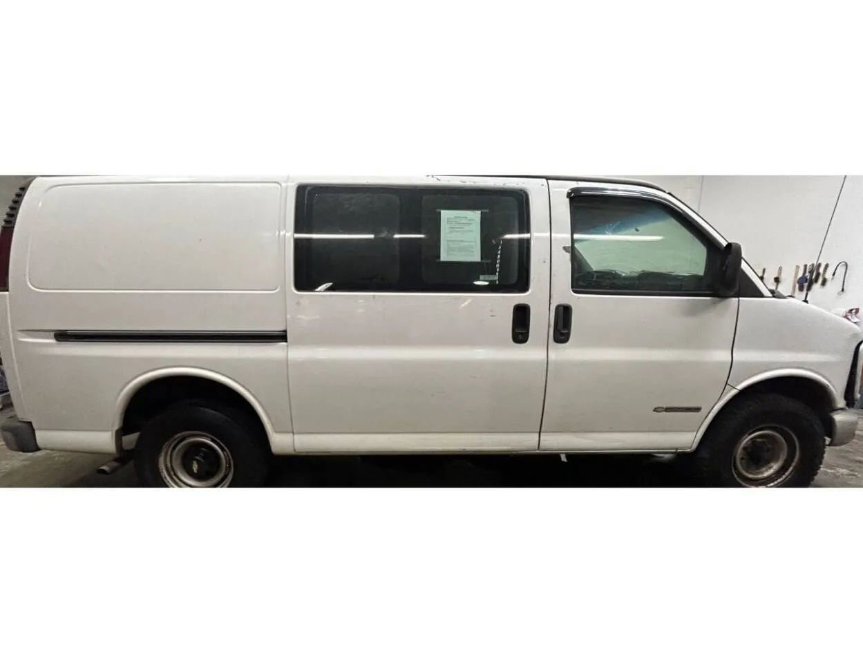 Used 2000 Chevrolet Express 3500 image 4