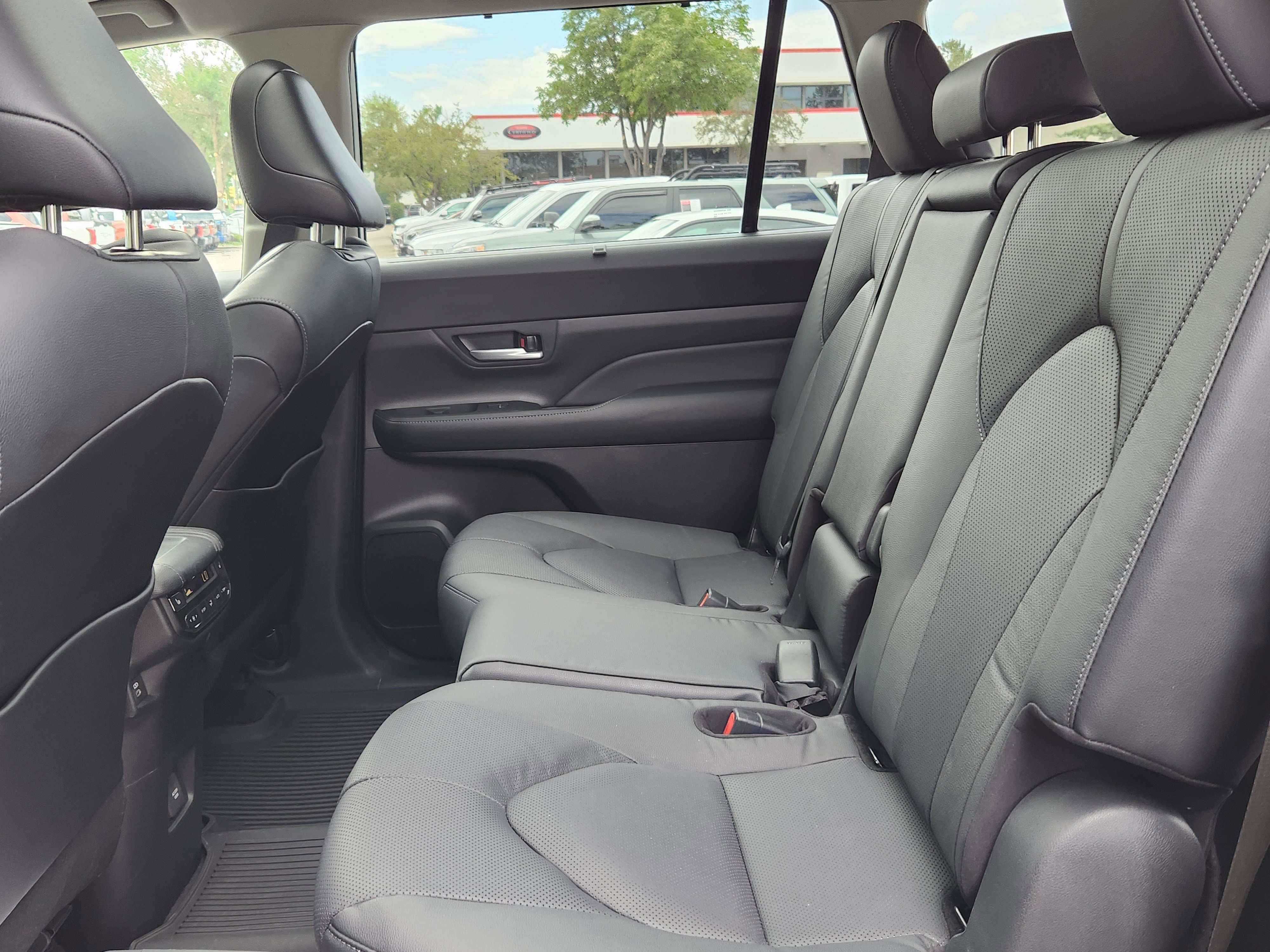 Used 2024 Toyota Grand Highlander Limited image 11