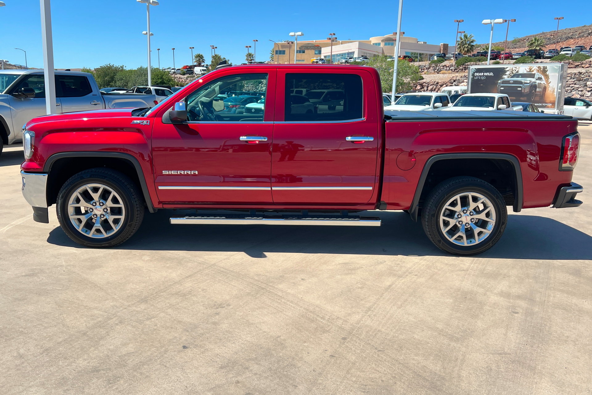 Used 2018 GMC Sierra 1500 SLT w/ SLT Premium Package AWD/4WD image 2