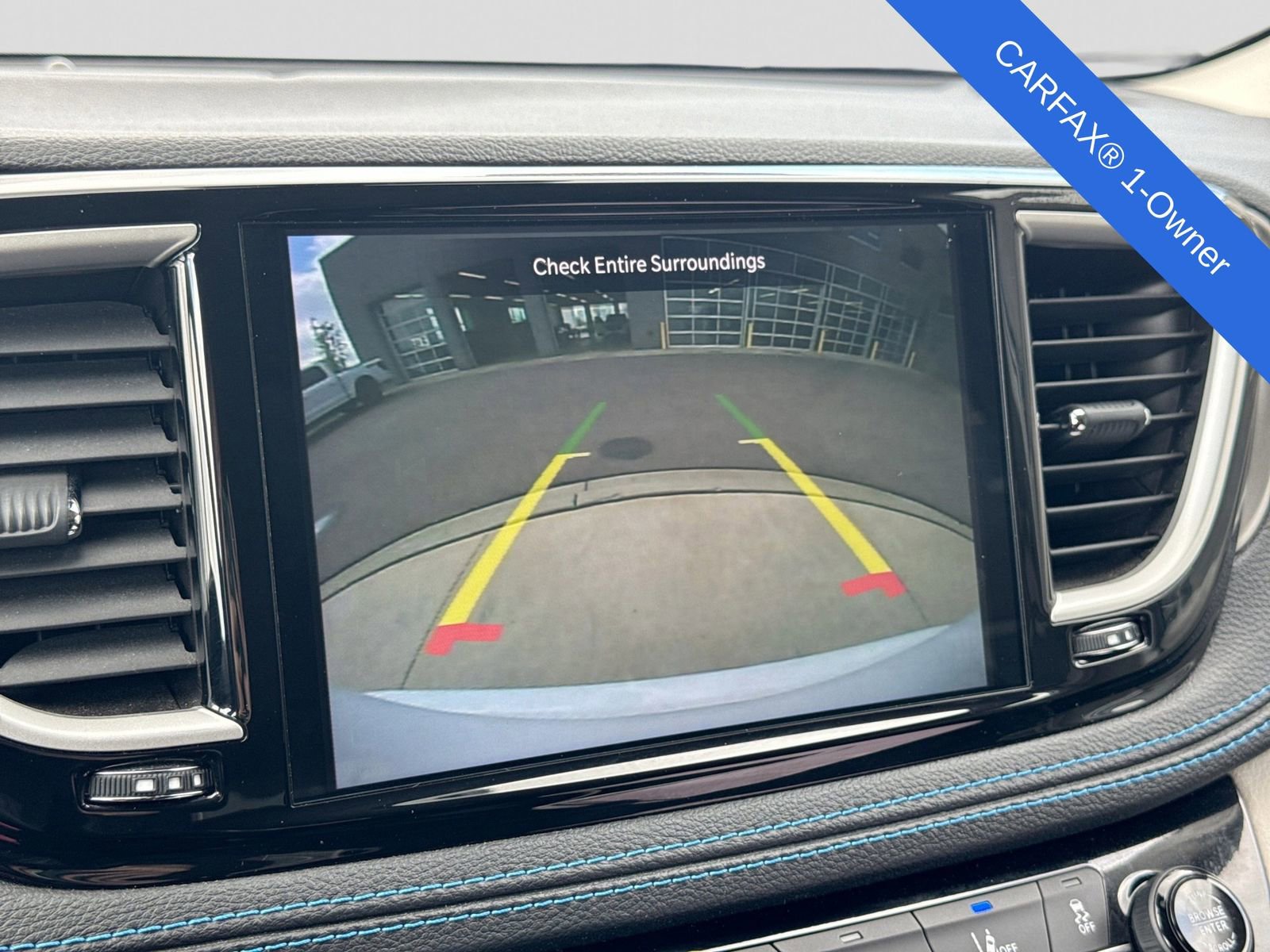 Used 2021 Chrysler Pacifica Touring w/ Cold Weather Group FWD image 34