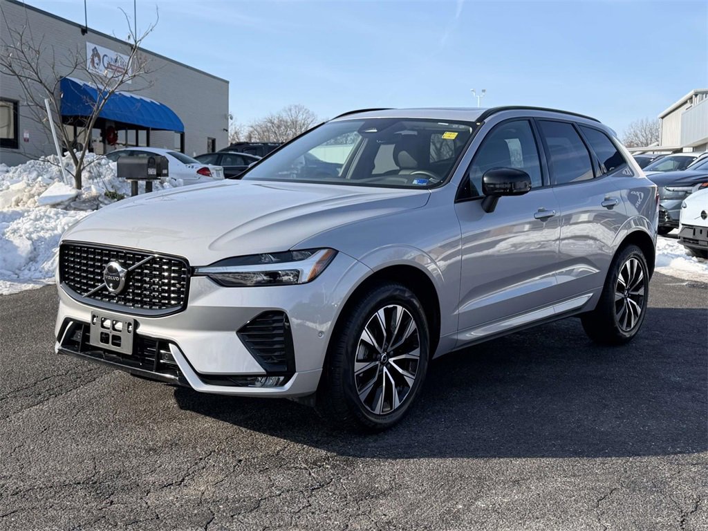 Used 2025 Volvo XC60 B5 Plus image 23