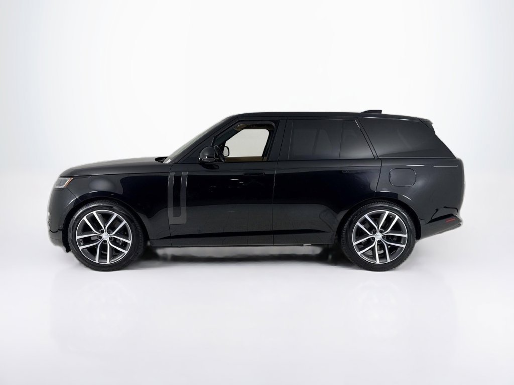 Used 2025 Land Rover Range Rover SE AWD/4WD image 2