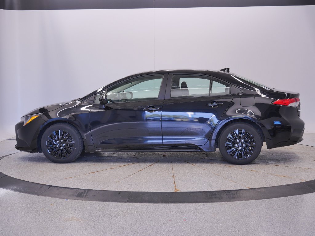 Used 2025 Toyota Corolla LE FWD image 2