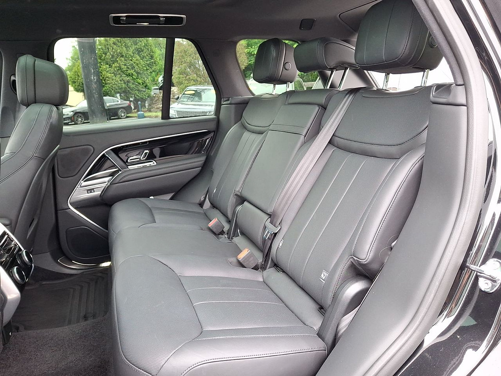 Certified 2025 Land Rover Range Rover SE AWD/4WD image 26