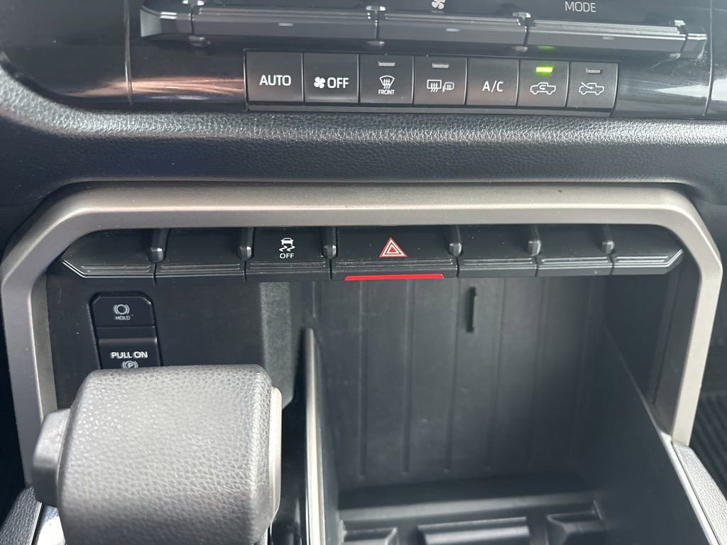 Used 2022 Toyota Tundra SR5 w/ SR5 Convenience Package image 5