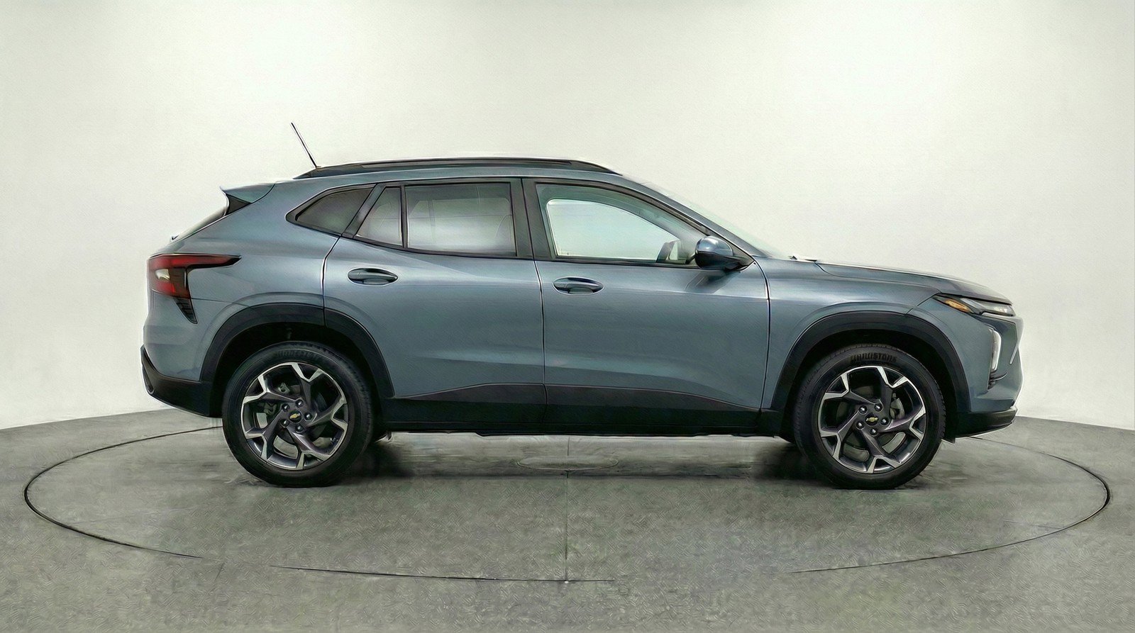 Used 2025 Chevrolet Trax LT w/ LT Convenience Package FWD image 11