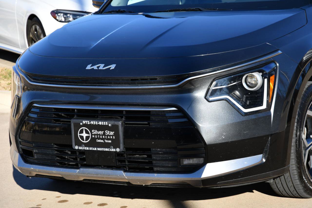 Used 2023 Kia Niro EX Touring image 3