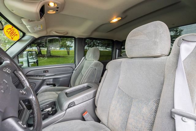 Used 2005 Chevrolet Silverado 2500 LS w/ Heavy-Duty Power Package AWD/4WD image 11