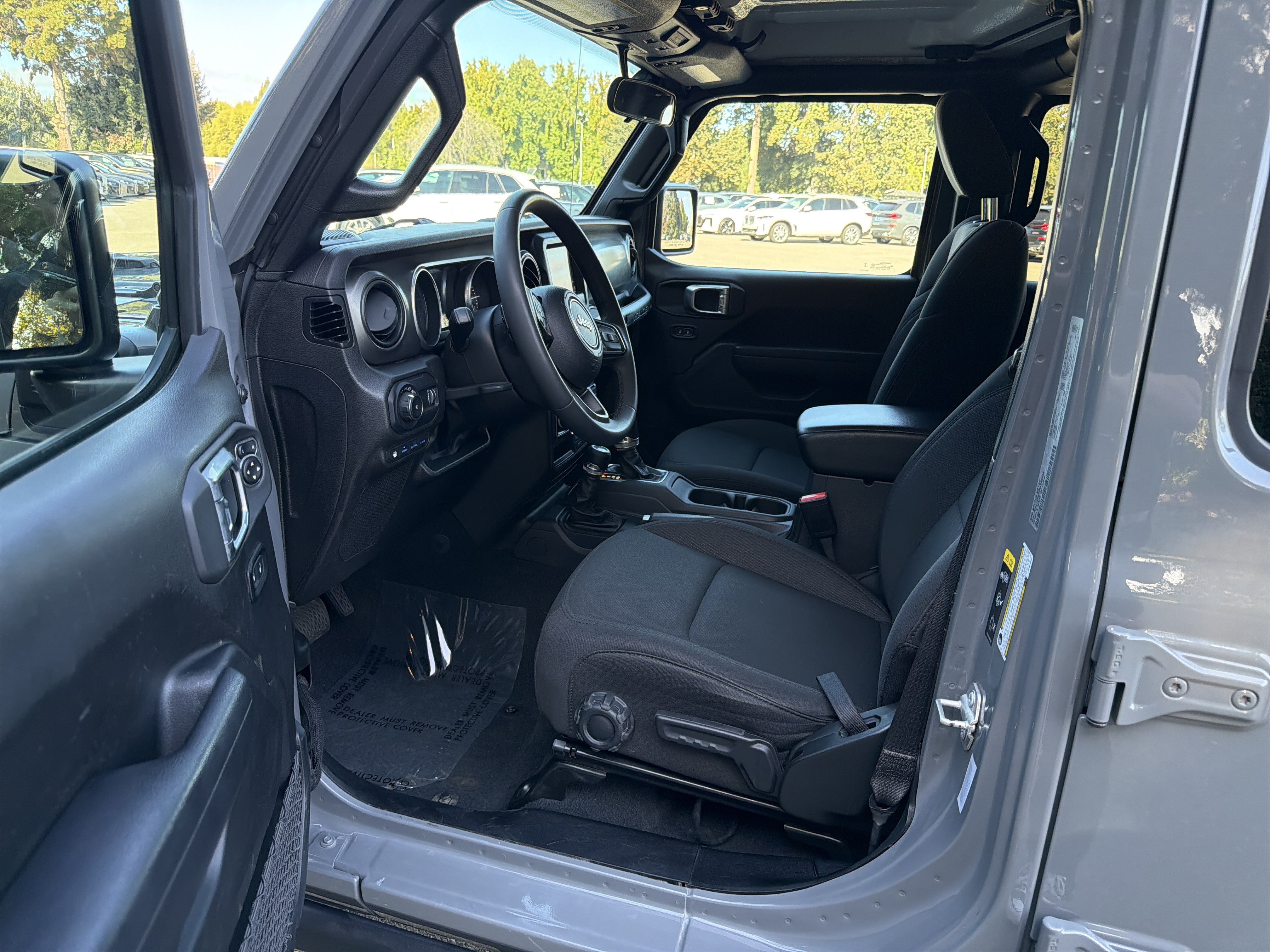 Used 2023 Jeep Wrangler Unlimited AWD/4WD image 25