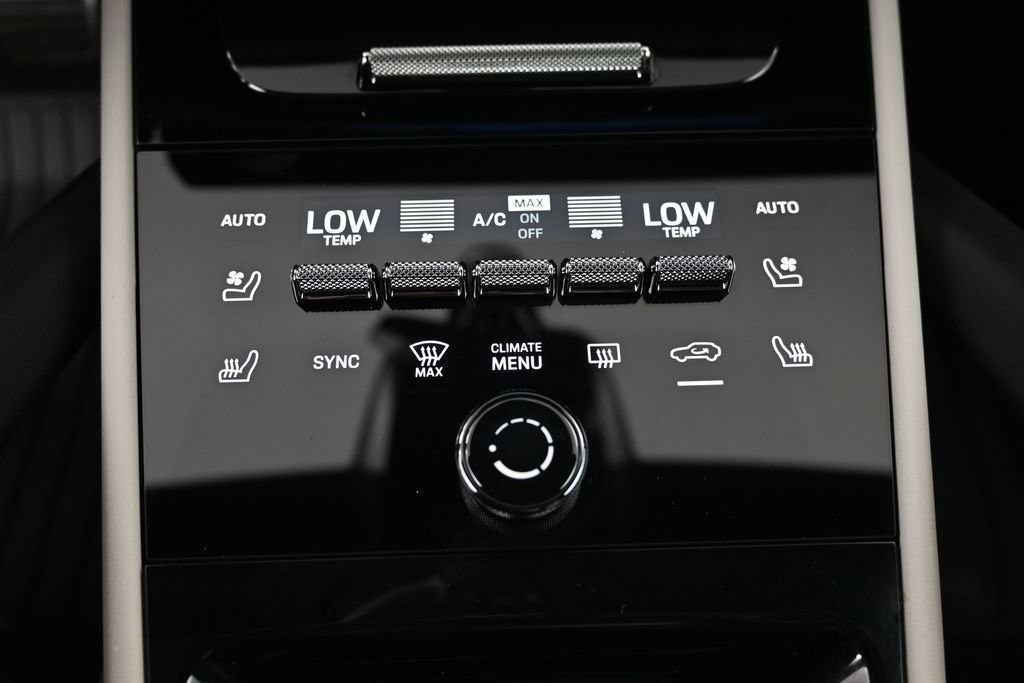 Certified 2024 Porsche Cayenne Turbo AWD/4WD image 19