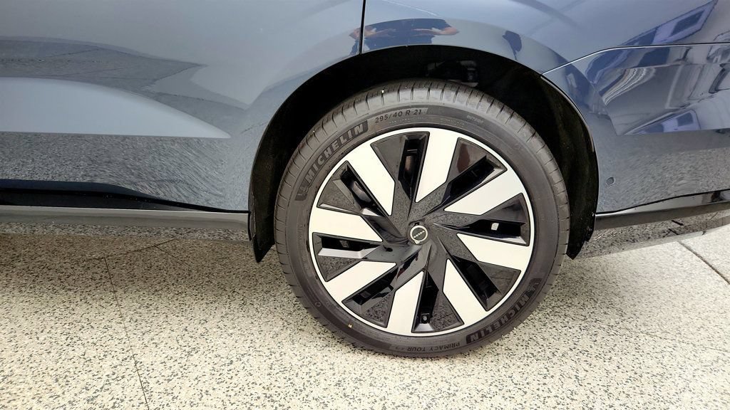 Used 2025 Volvo EX90 Ultra AWD/4WD image 9