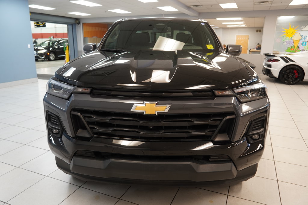 Used 2023 Chevrolet Colorado LT w/ LT Convenience Package III AWD/4WD image 16