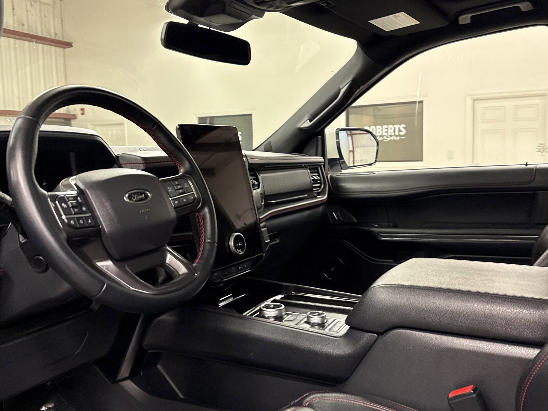 Used 2024 Ford Expedition Limited image 7