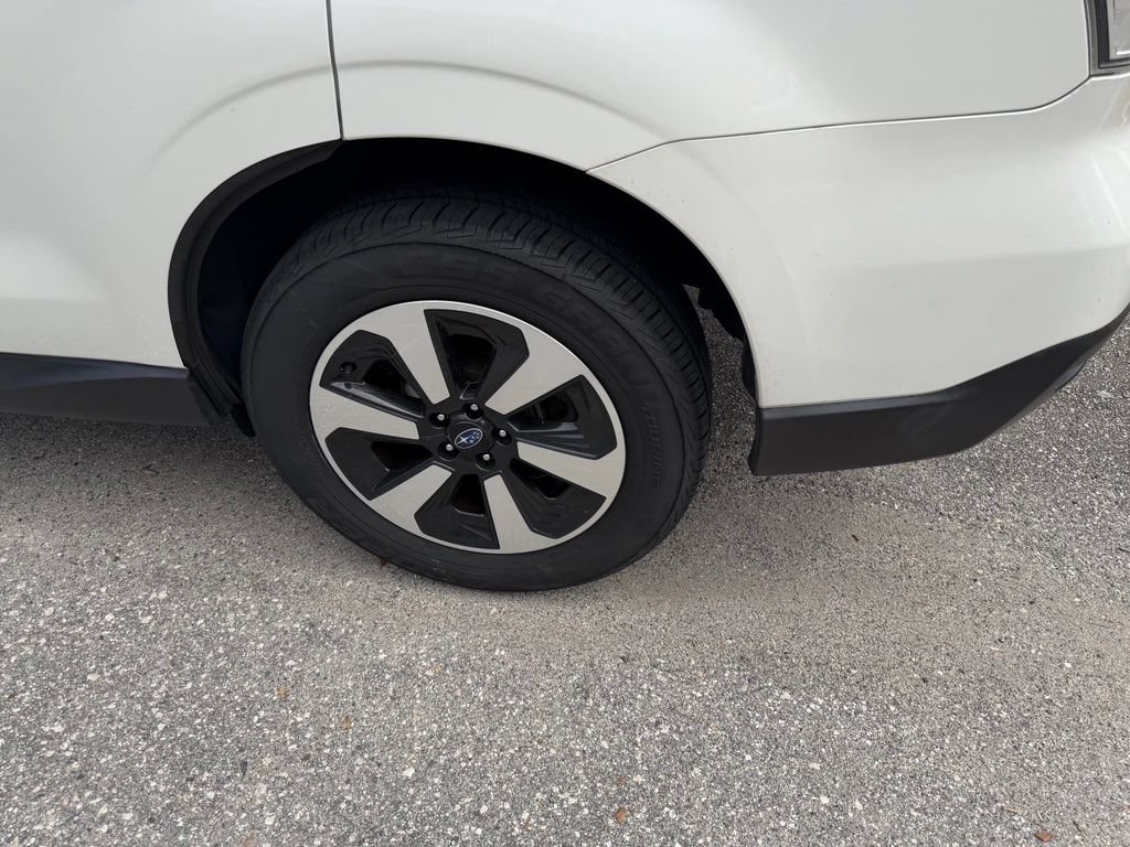 Used 2017 Subaru Forester 2.5i AWD/4WD image 9
