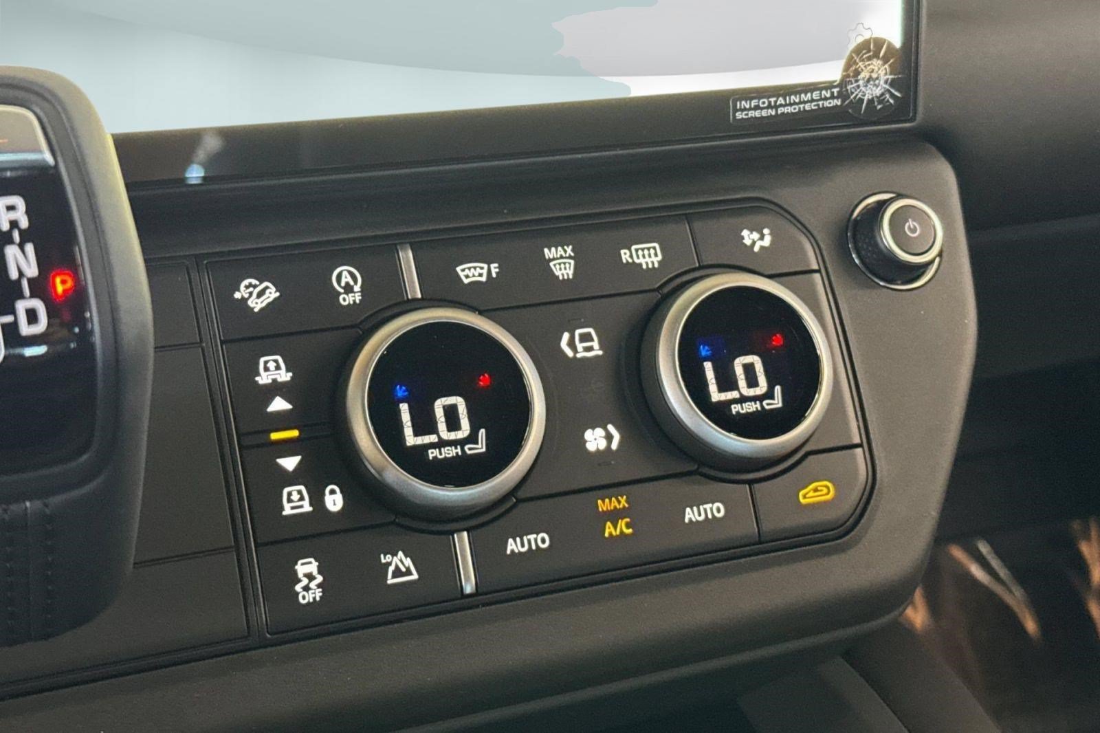 New 2026 Land Rover Defender 110 X-Dynamic SE AWD/4WD image 16