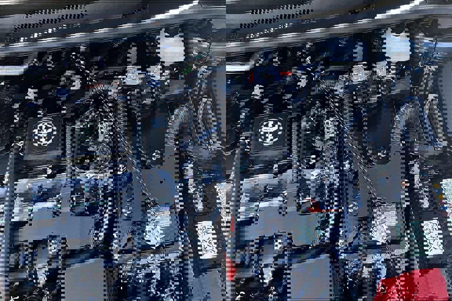 Used 2025 Toyota Corolla LE image 32