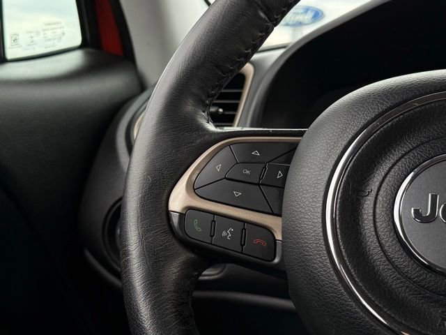 Used 2017 Jeep Renegade Latitude w/ Popular Equipment Group image 9