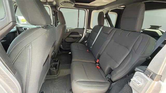 Used 2018 Jeep Wrangler Unlimited Sahara image 20