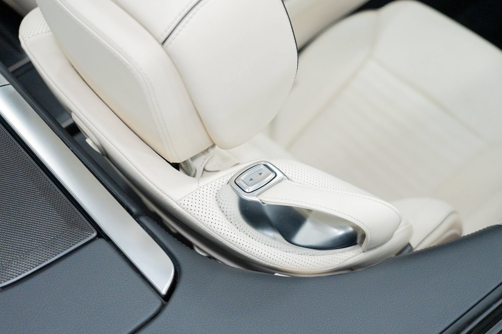 Used 2013 Mercedes-Benz SL 550 image 31