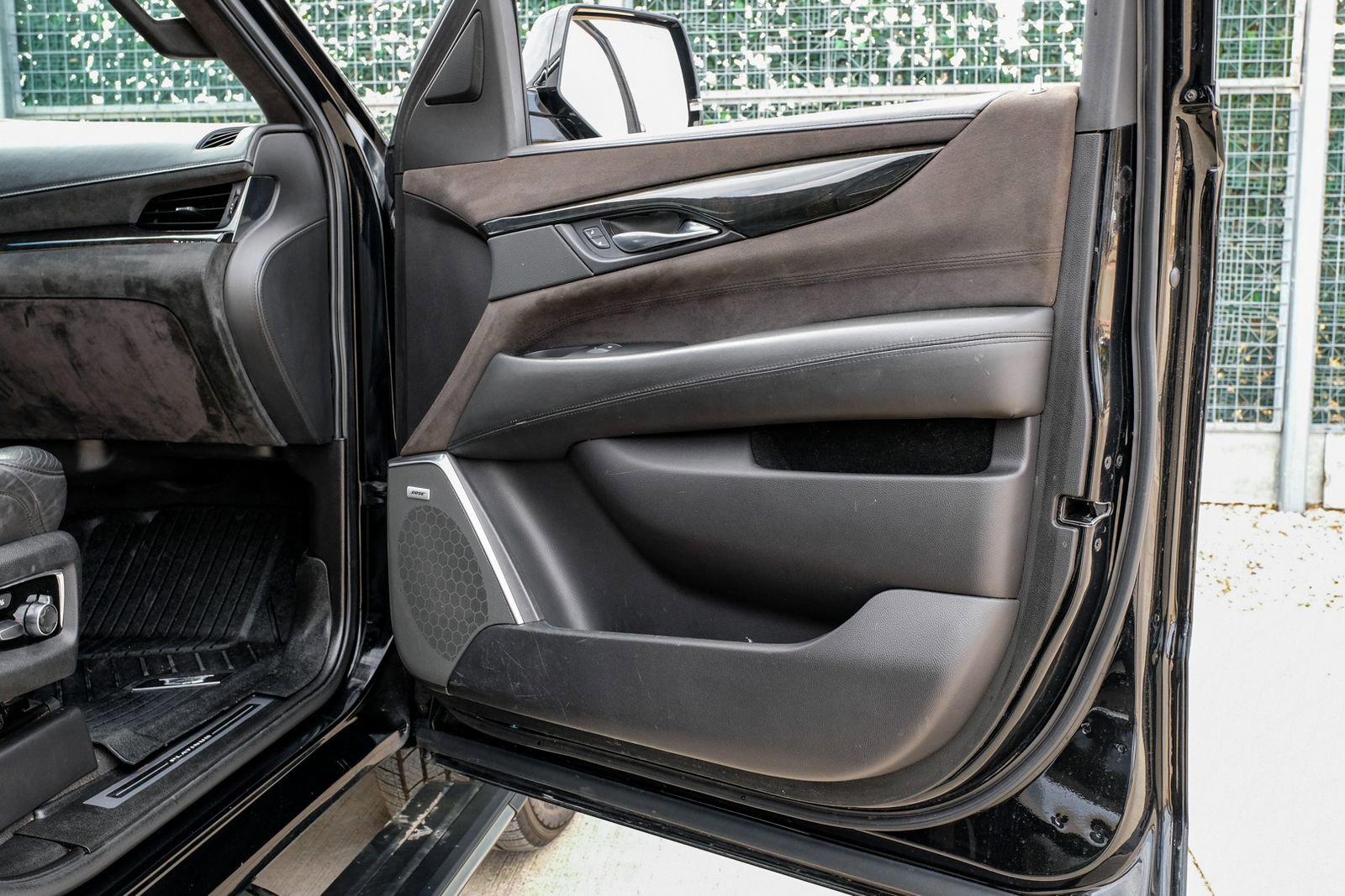 Used 2019 Cadillac Escalade ESV Platinum image 38