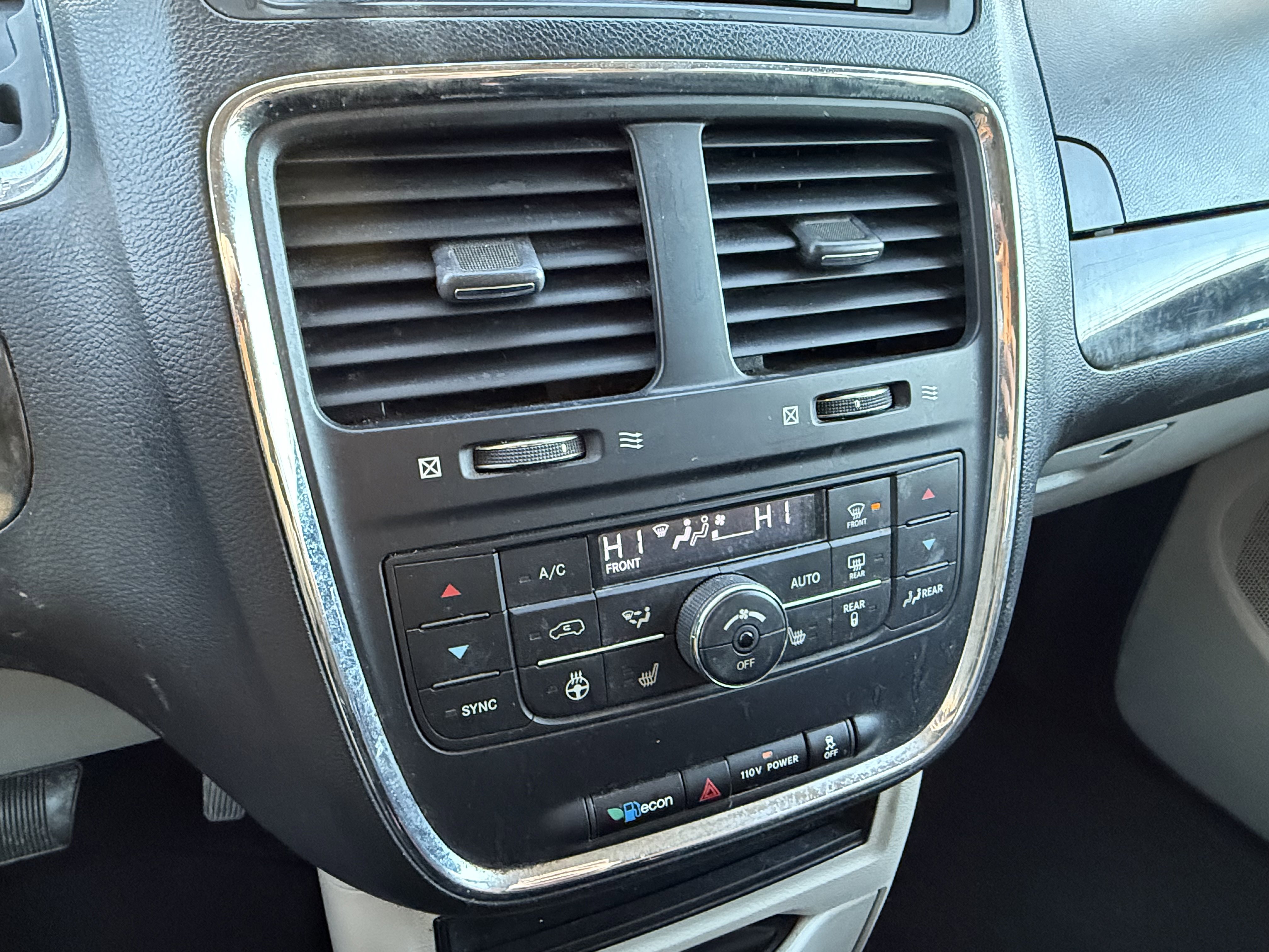 Used 2011 Dodge Grand Caravan Crew w/ Safety Sphere Group FWD image 17