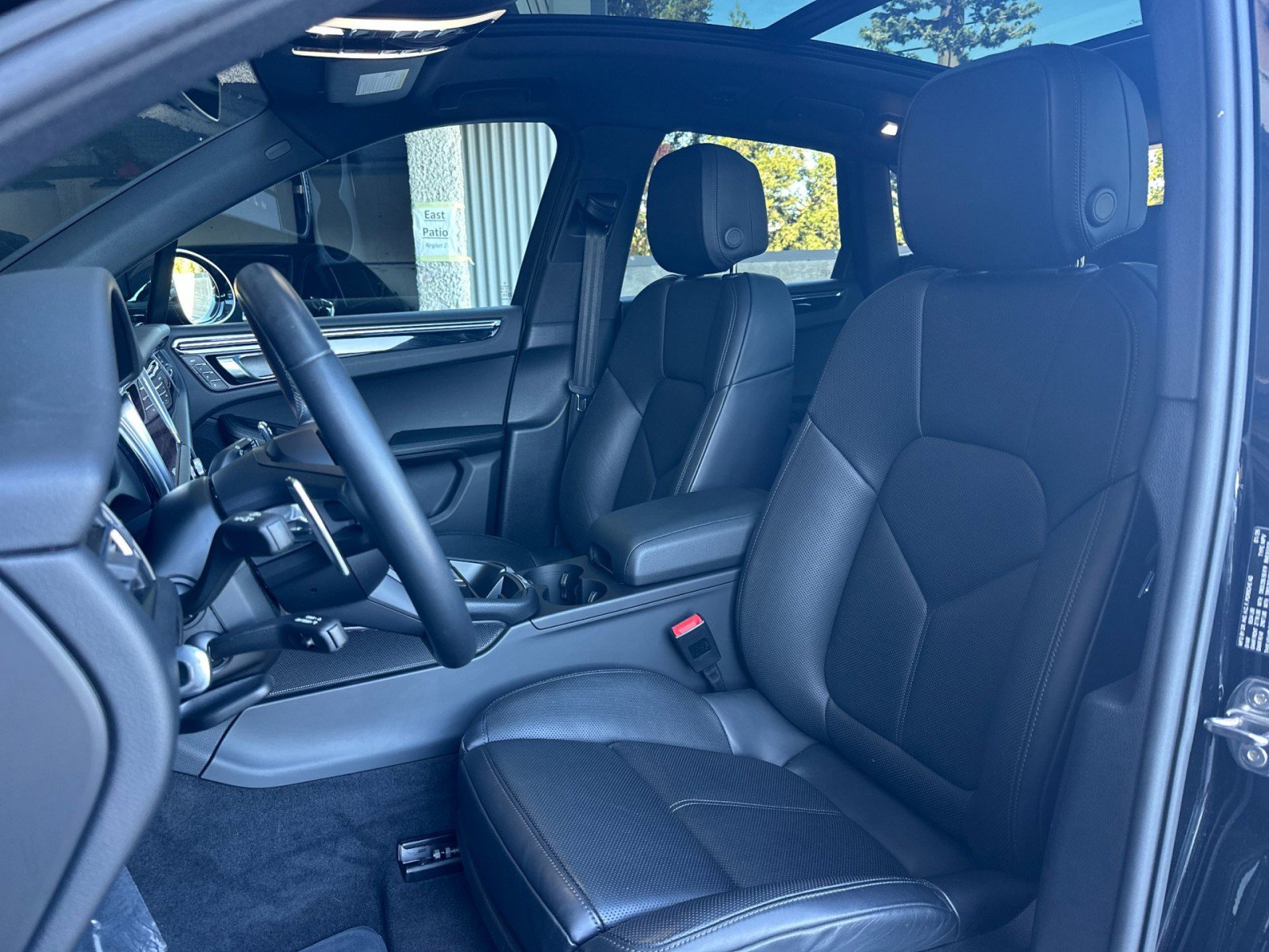 Used 2025 Porsche Macan image 5