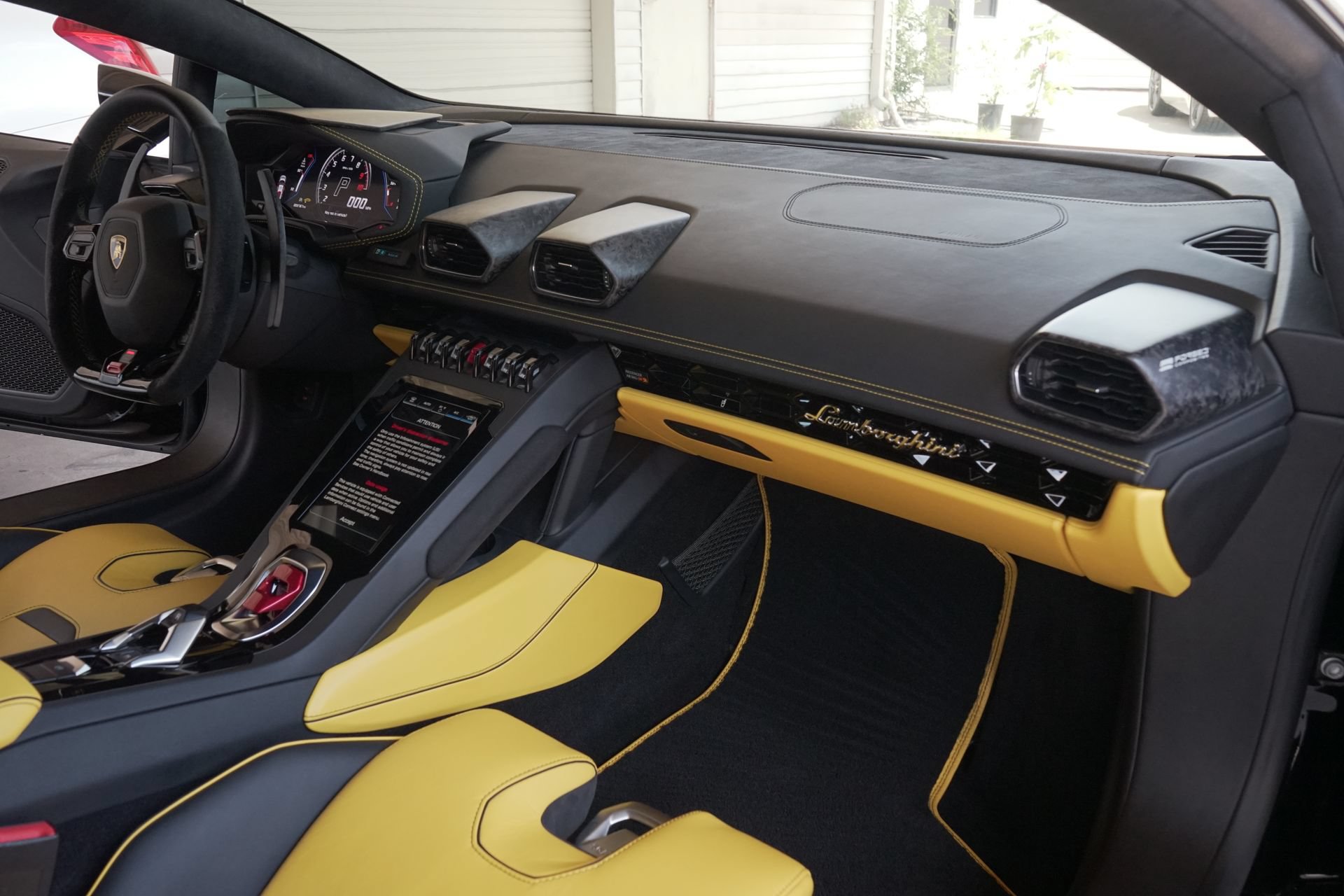 Used 2021 Lamborghini Huracan EVO RWD image 10