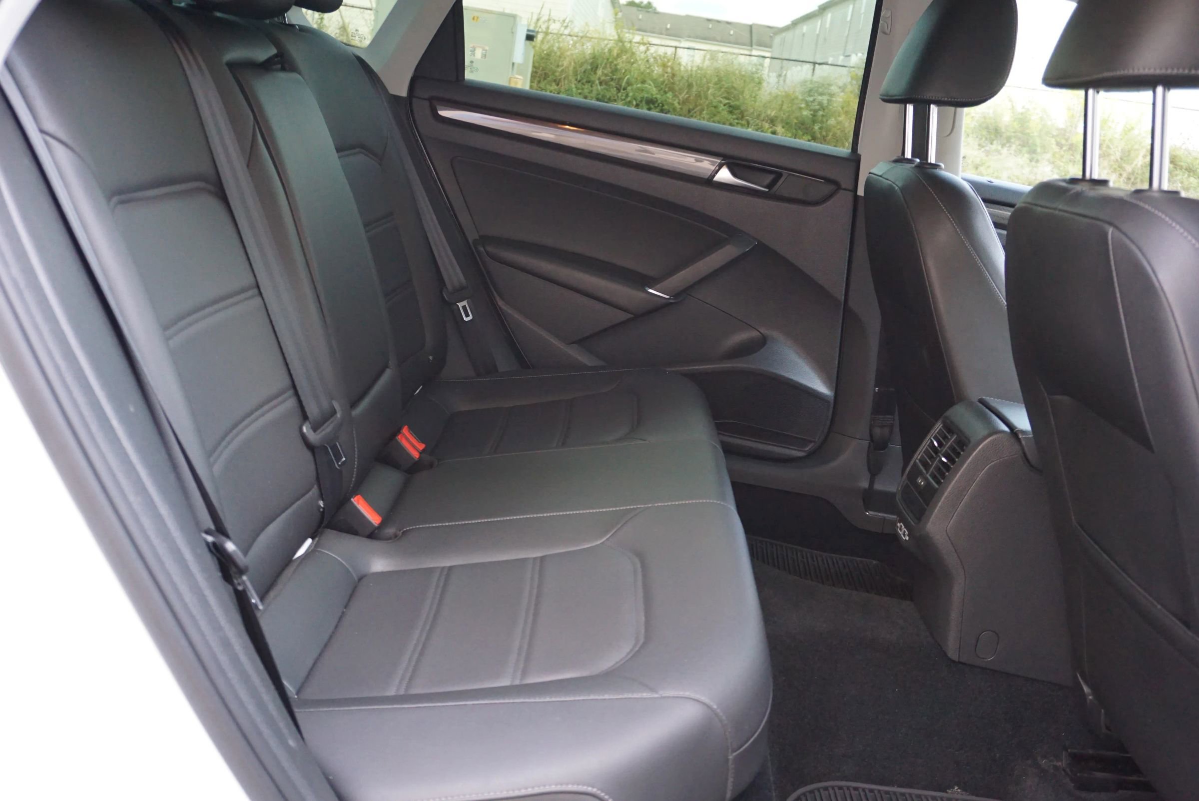Used 2020 Volkswagen Passat 2.0T R-Line image 17
