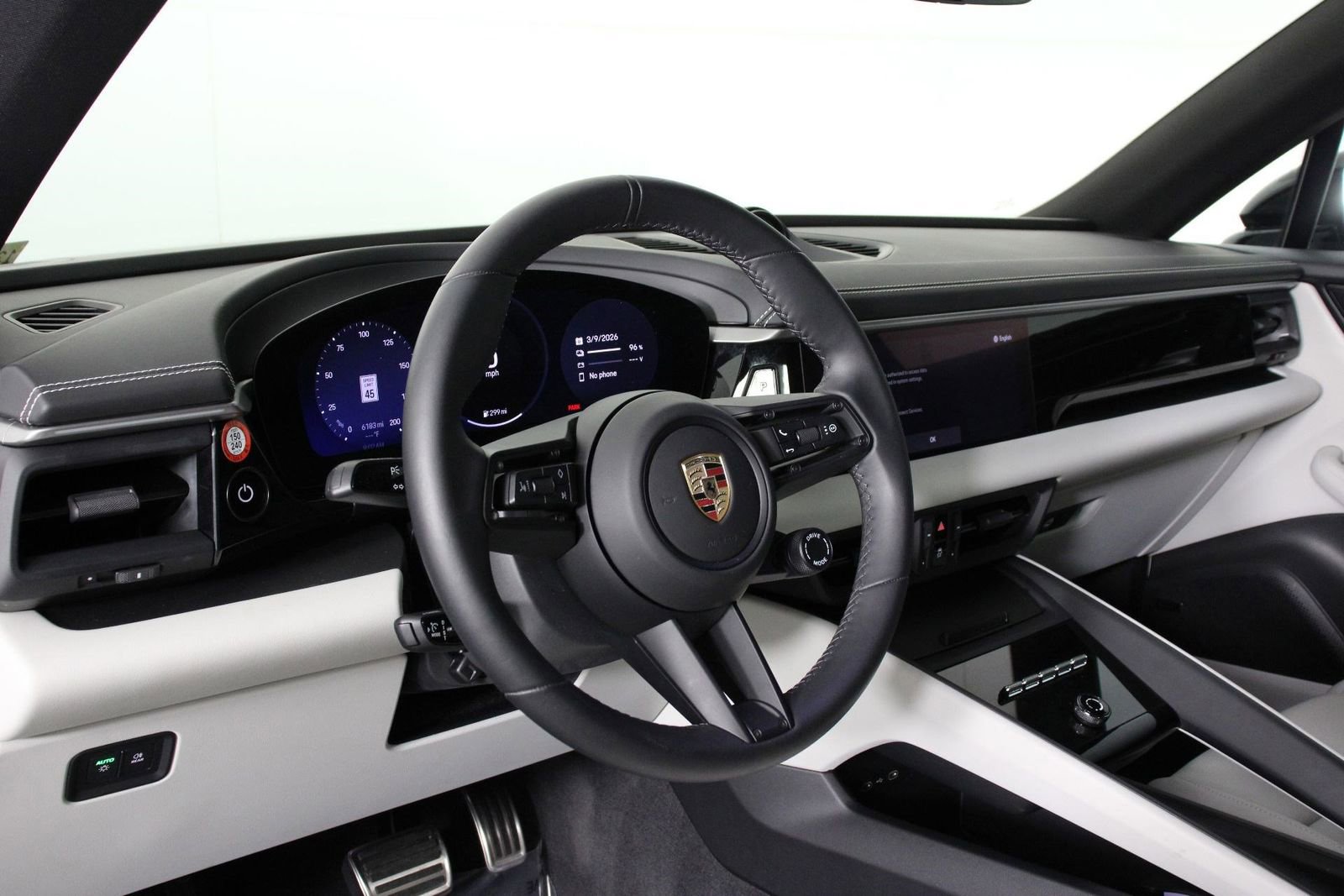 Certified 2025 Porsche Macan Electric image 4