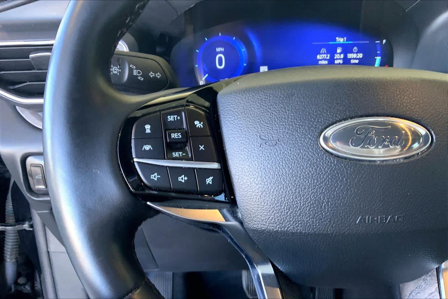 Used 2023 Ford Explorer Platinum w/ Technology Package AWD/4WD image 24
