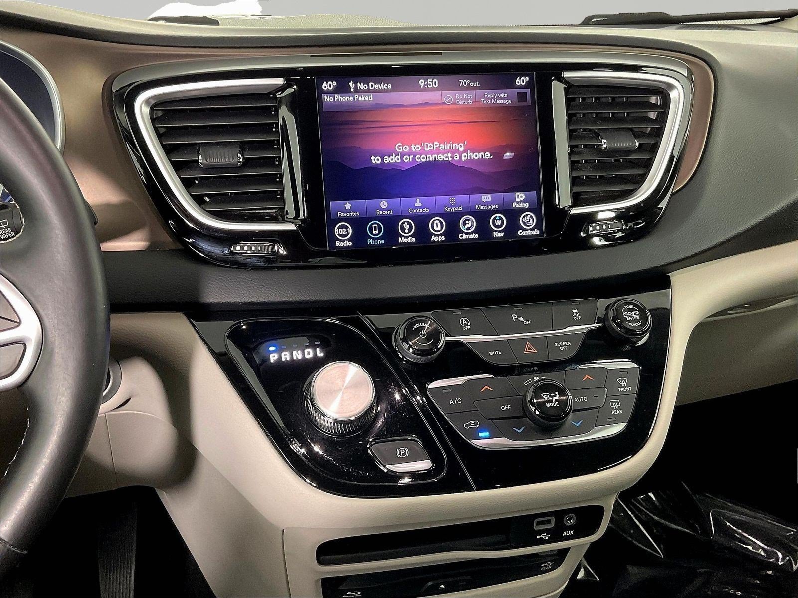 Used 2018 Chrysler Pacifica Touring-L Plus FWD image 9