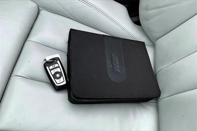 Used 2015 BMW M4 Convertible image 10