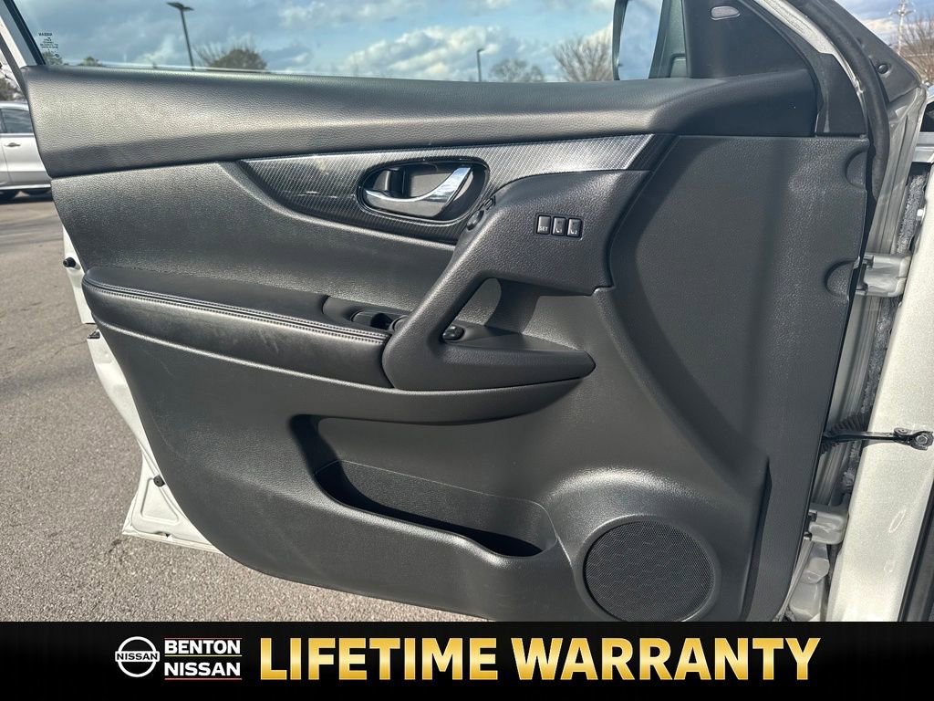 Used 2019 Nissan Rogue SL w/ Premium Package image 10