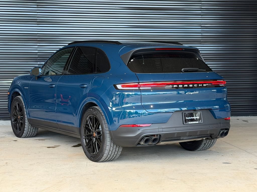 Certified 2025 Porsche Cayenne E-Hybrid AWD/4WD image 3