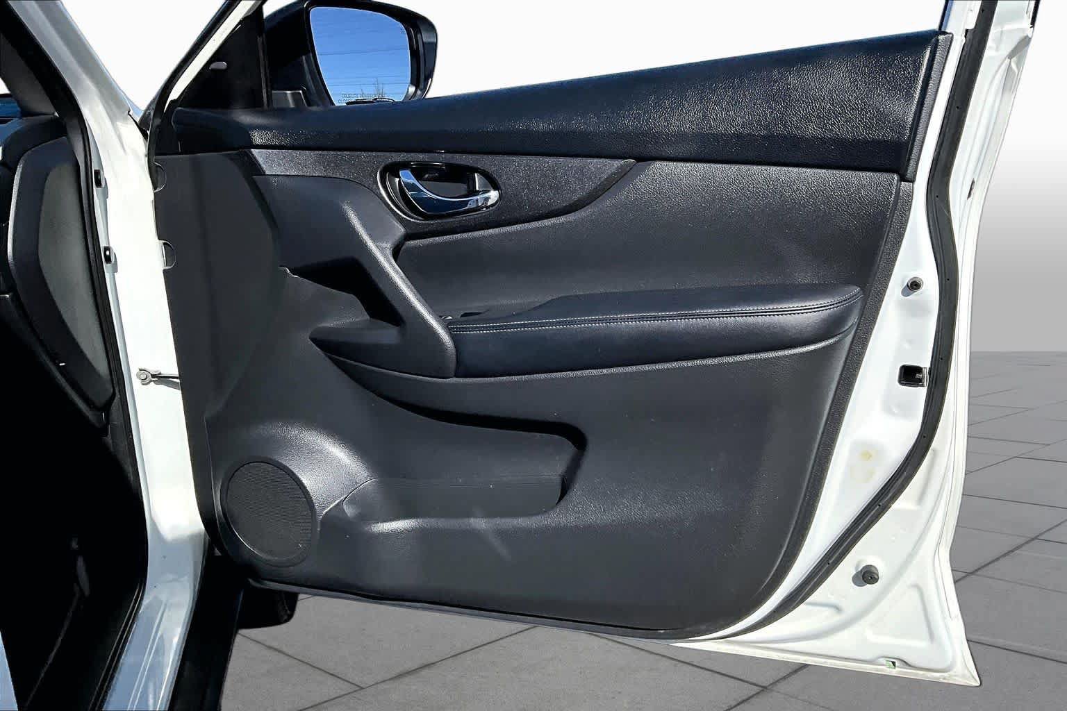 Used 2019 Nissan Rogue SV FWD image 22