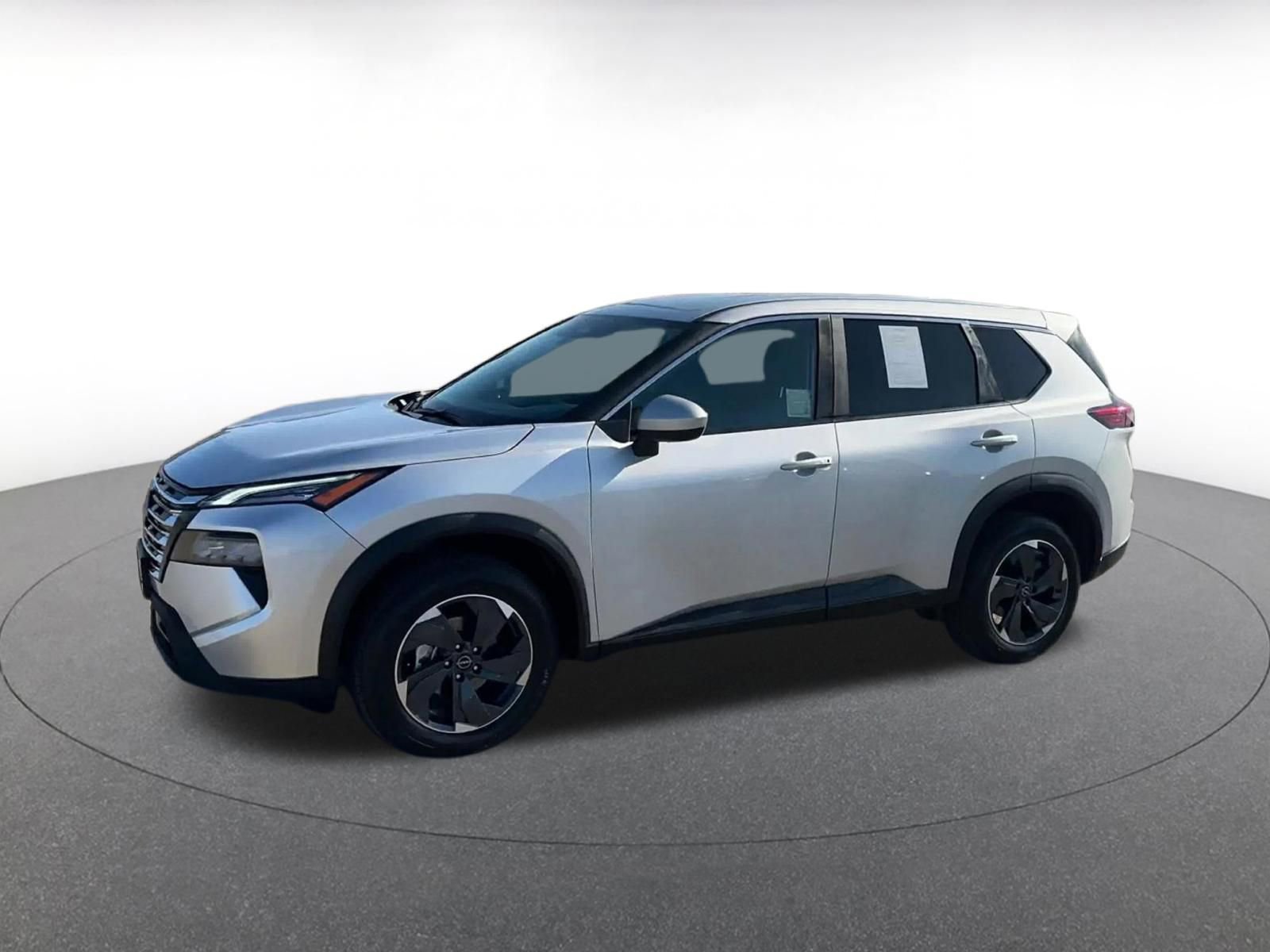 Used 2025 Nissan Rogue SV image 8