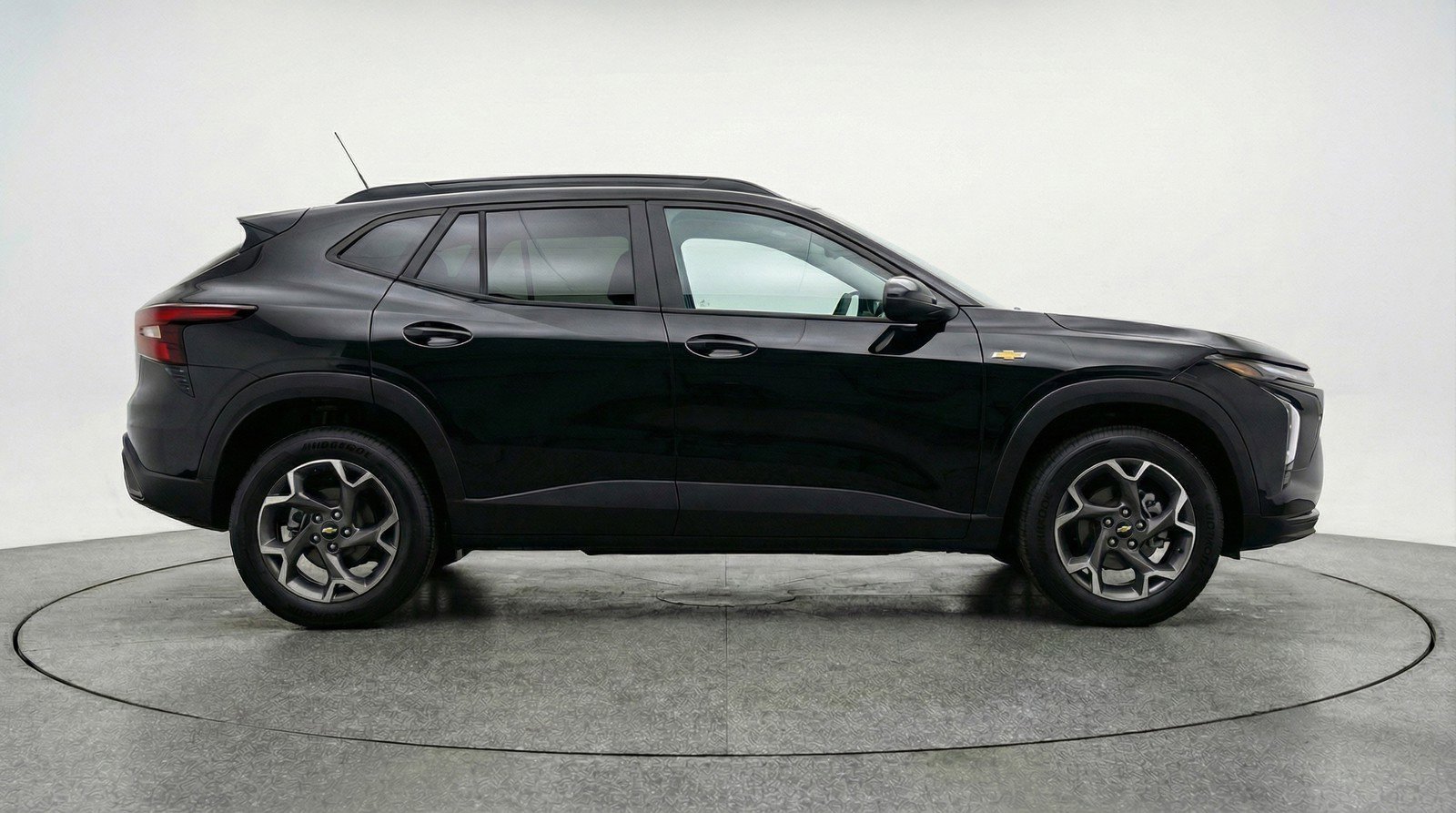 Used 2025 Chevrolet Trax LT image 11