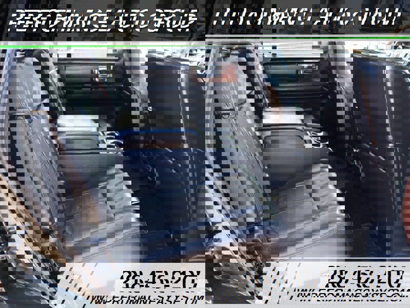 Used 2016 Lincoln Navigator Select image 11